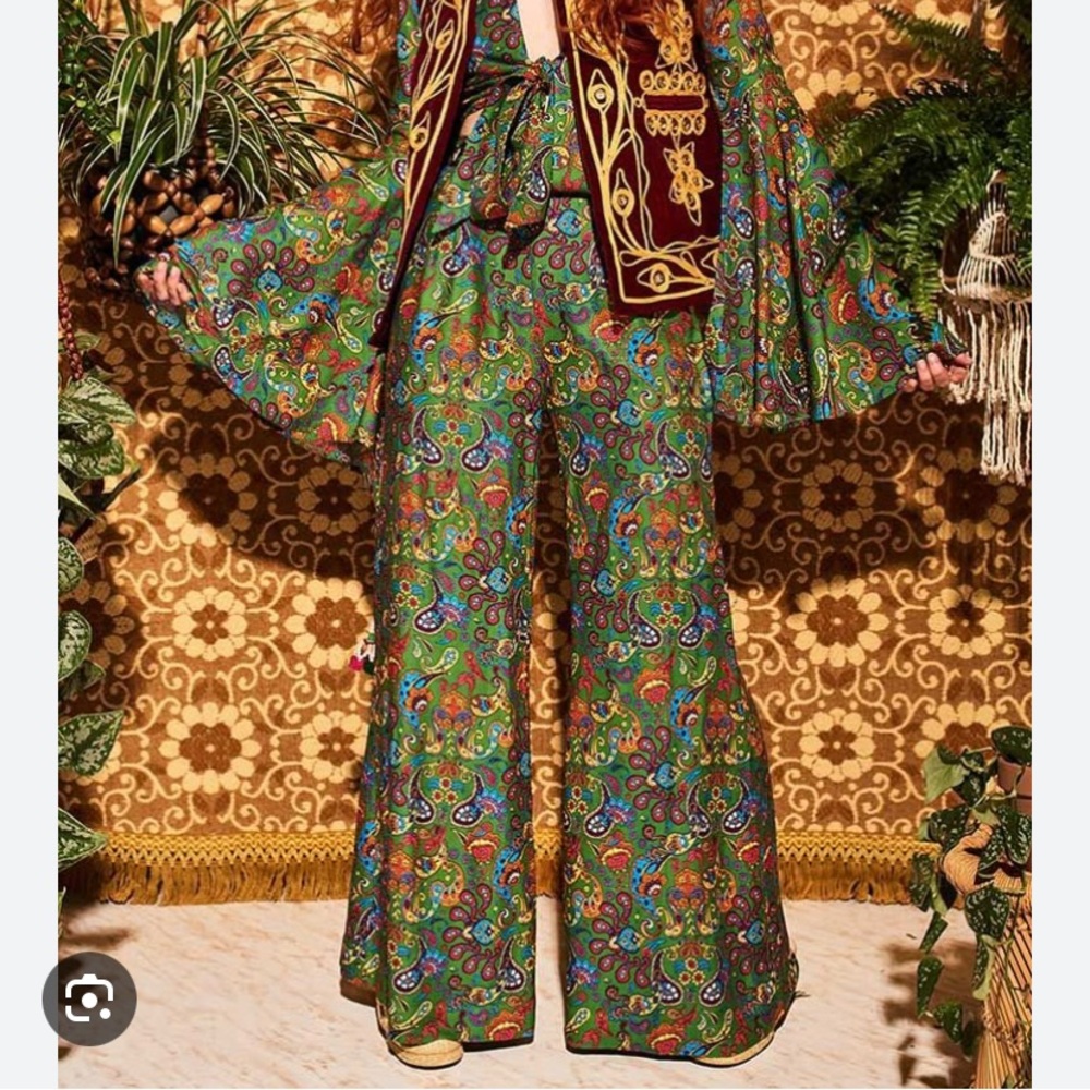 The Hippie Shake. Lucy in the sky wide leg  pants. Green Paisley sz 6 NWT
